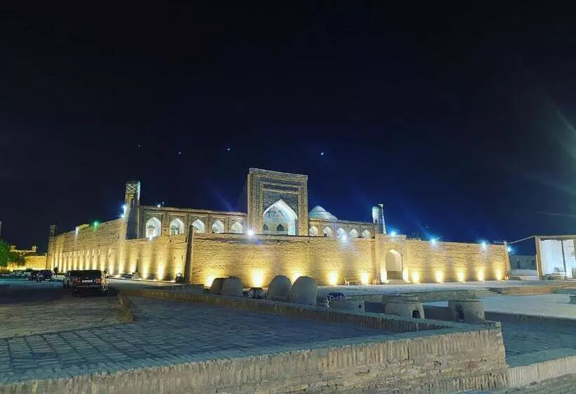 تختخواب و صبحانه Mironshox Guest House