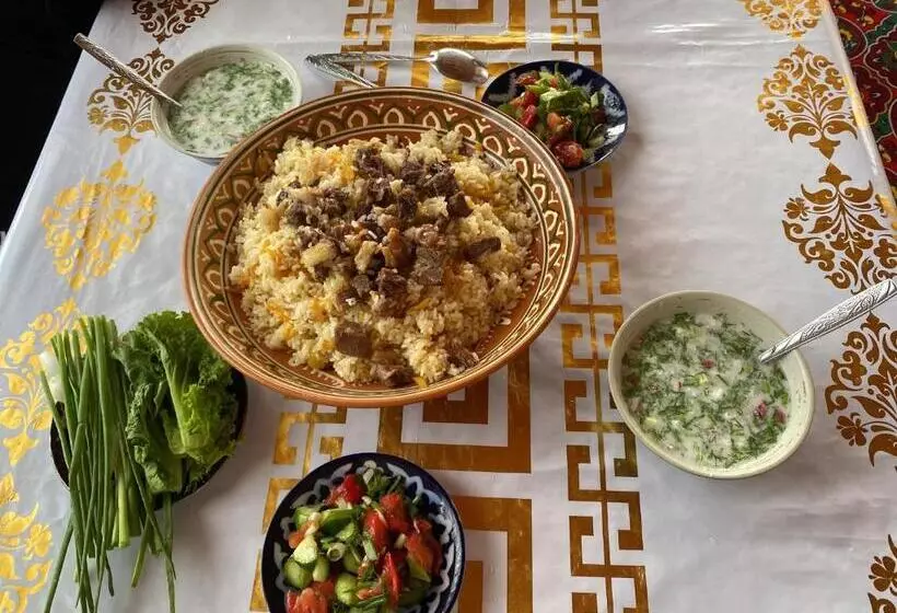 تختخواب و صبحانه Mironshox Guest House