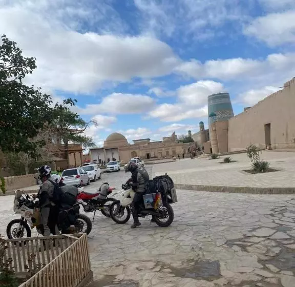 تختخواب و صبحانه Mironshox Guest House