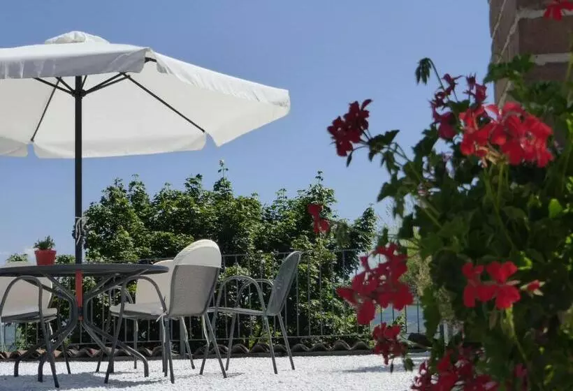 هتل Agriturismo Erbaluna