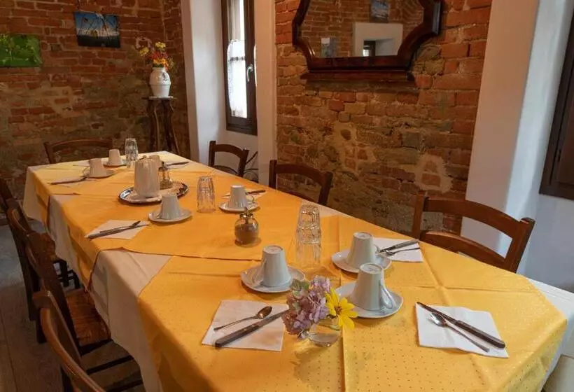 هتل Agriturismo Erbaluna