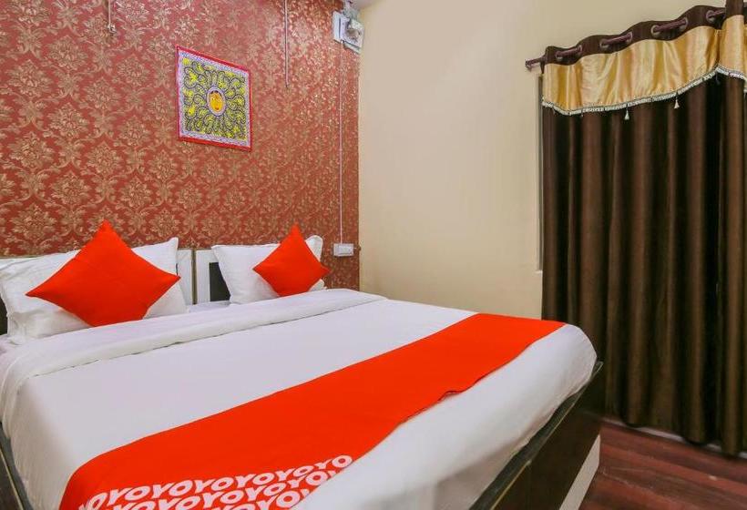 Hotell Oyo 62712 Holiday Inn