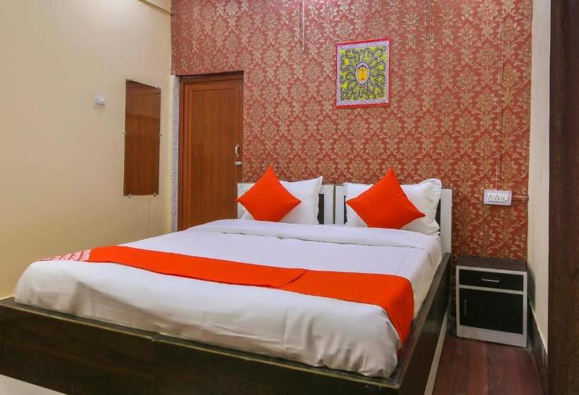 Hotell Oyo 62712 Holiday Inn