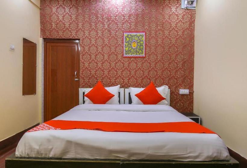 Hotell Oyo 62712 Holiday Inn