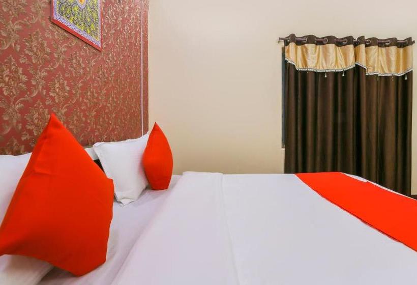 Hotell Oyo 62712 Holiday Inn