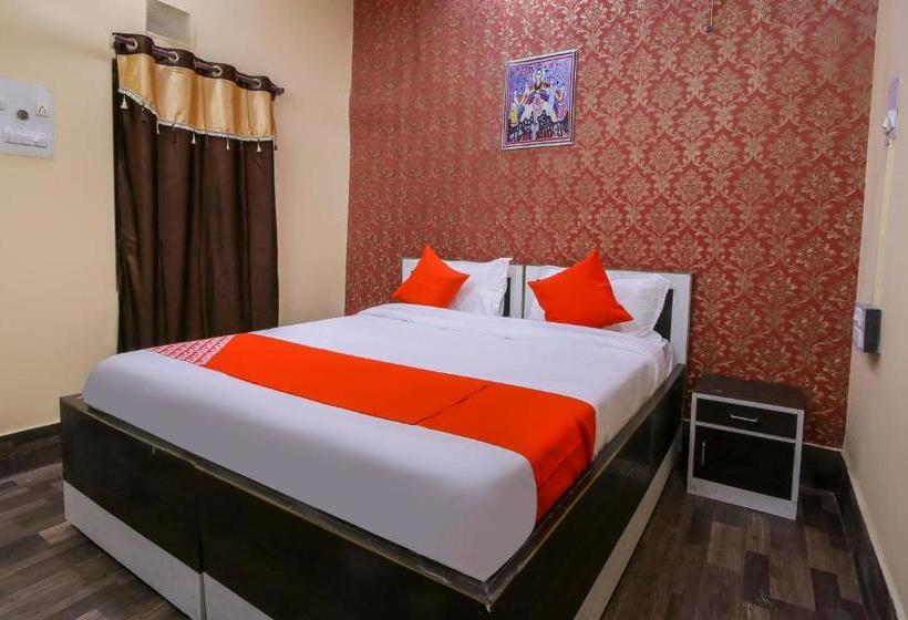 Hotell Oyo 62712 Holiday Inn