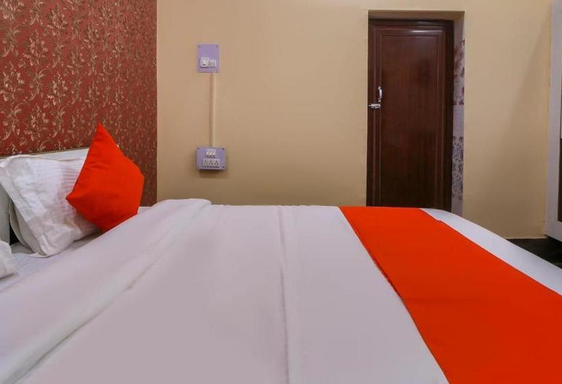 Hotell Oyo 62712 Holiday Inn