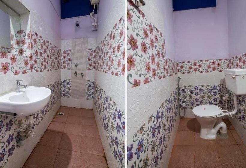 Hotell Oyo 62712 Holiday Inn