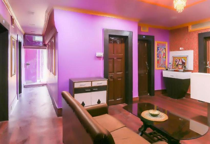 Hotell Oyo 62712 Holiday Inn