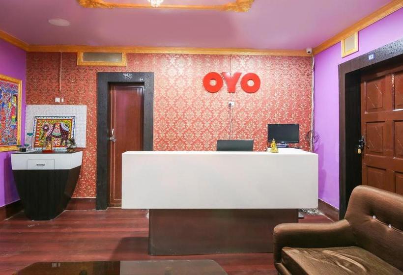 Hotell Oyo 62712 Holiday Inn