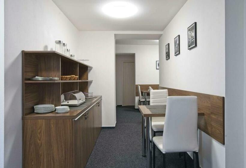 膳宿费 Av Penzion