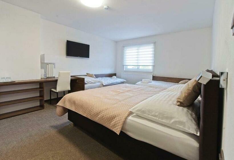 膳宿费 Av Penzion