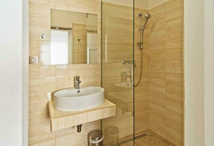 膳宿费 Av Penzion