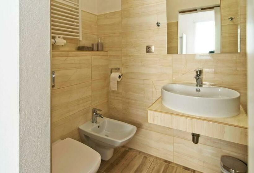 膳宿费 Av Penzion