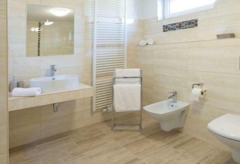 膳宿费 Av Penzion