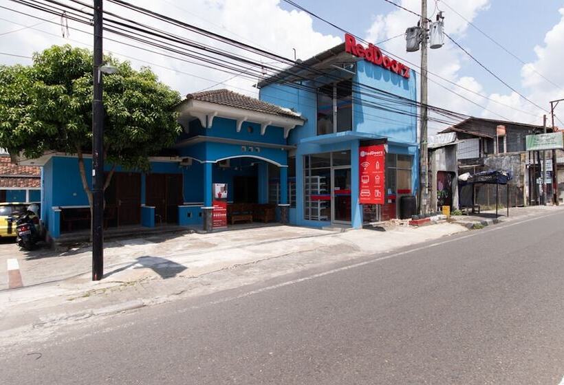 פנסיון Reddoorz @ Raya Janti Yogyakarta