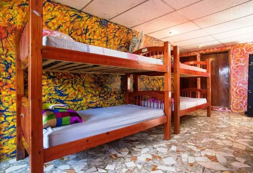 Retkeilymaja Hostal Portobelo