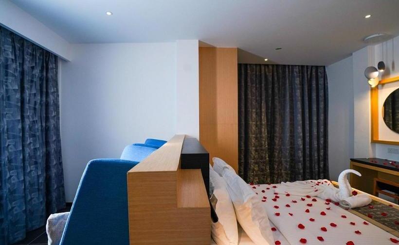 בית מלון כפרי Tsr Seafront