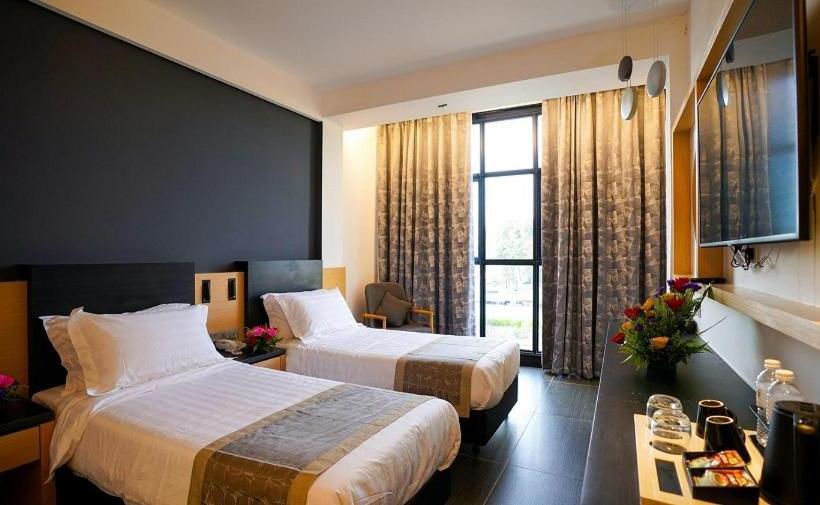 בית מלון כפרי Tsr Seafront