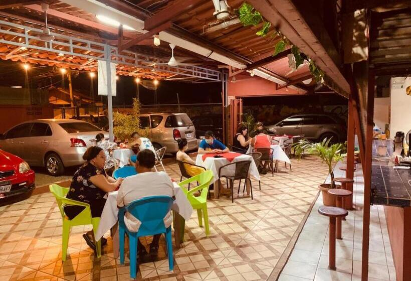 بنسيون Cabinas Jacomar