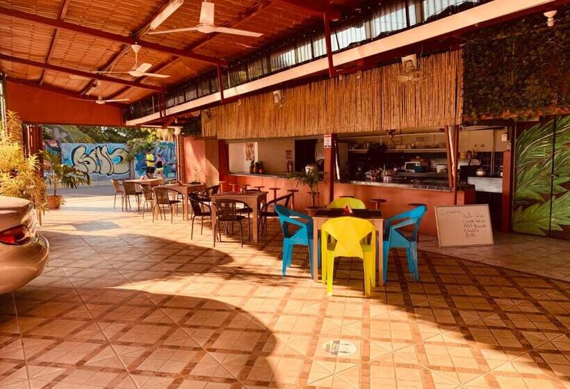 بنسيون Cabinas Jacomar