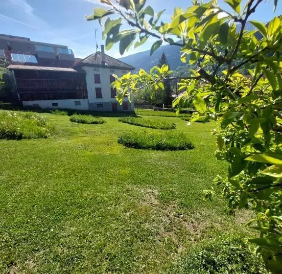 Retkeilymaja Casa Tödi Restaurant