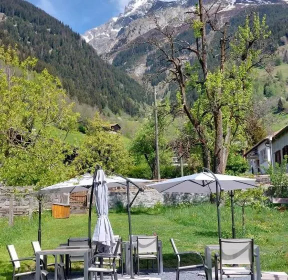 Retkeilymaja Casa Tödi Restaurant