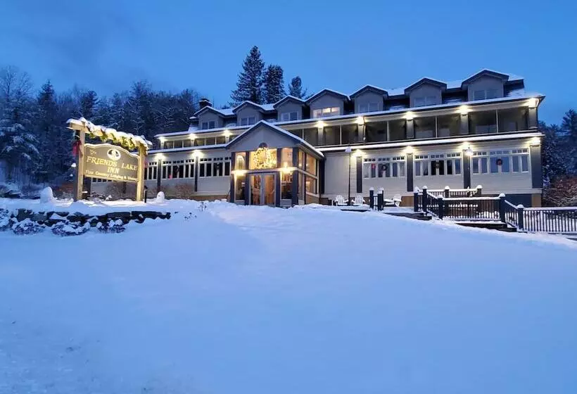 Retkeilymaja Friends Lake Inn