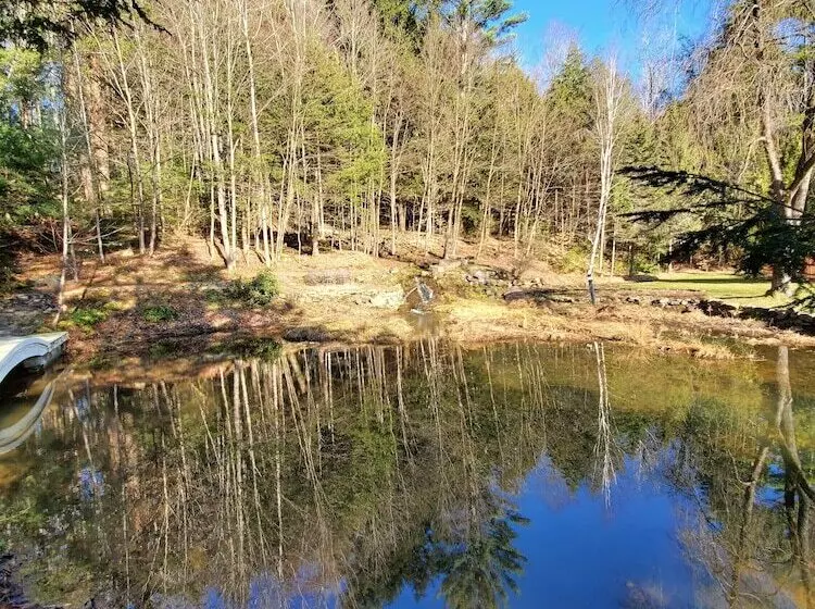 Retkeilymaja Friends Lake Inn