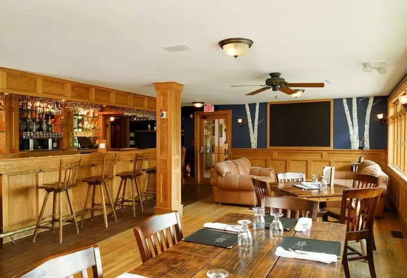 Retkeilymaja Friends Lake Inn