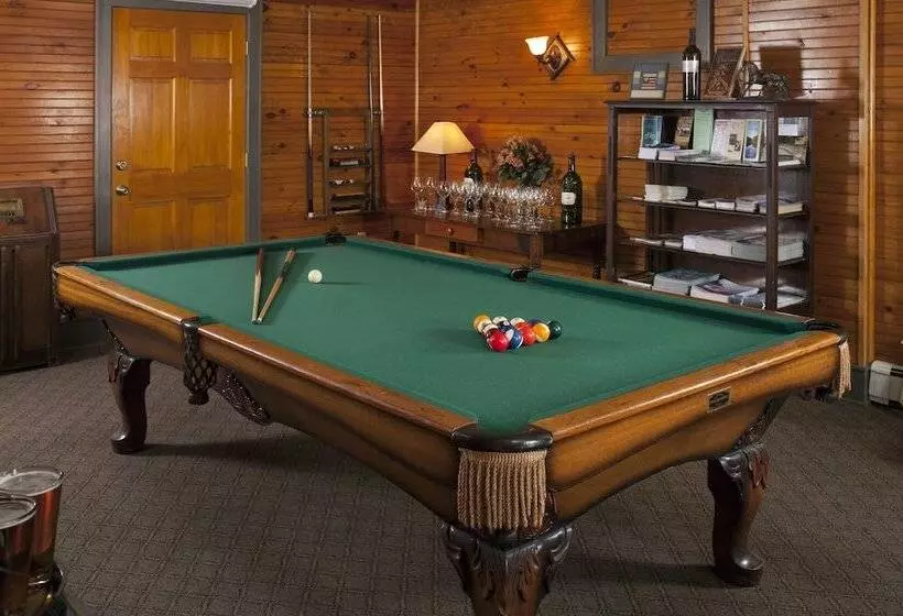 Retkeilymaja Friends Lake Inn