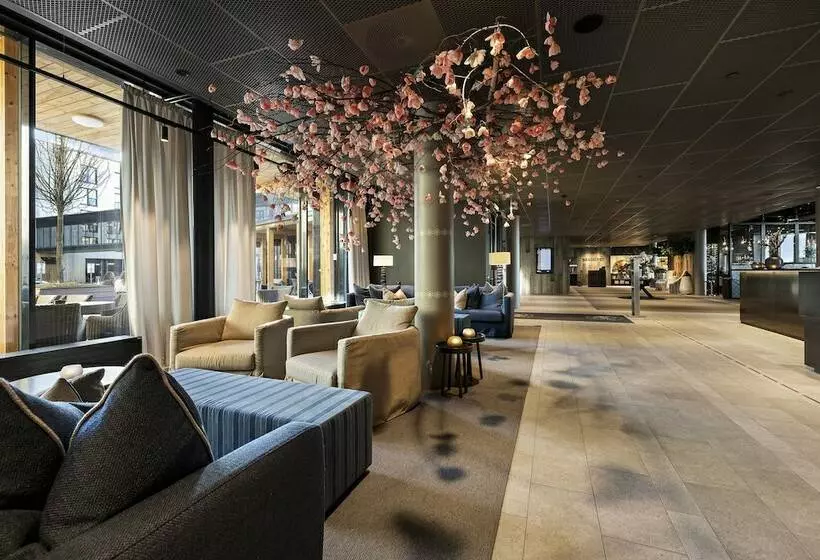 Hotelli Lily Country Club