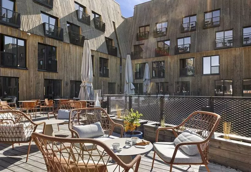 Hotelli Lily Country Club