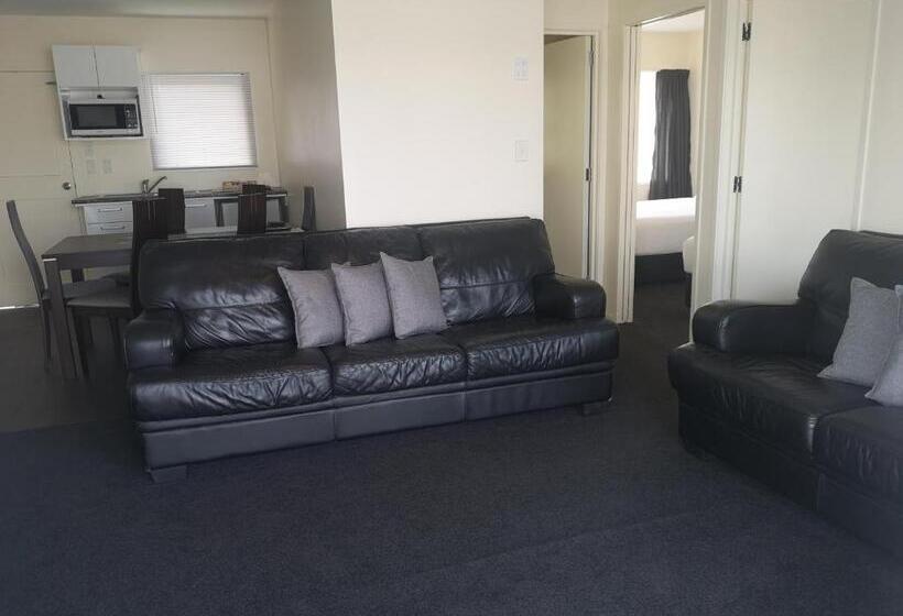 فندق على الطريق Twin Coast Adventures