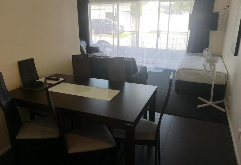 فندق على الطريق Twin Coast Adventures