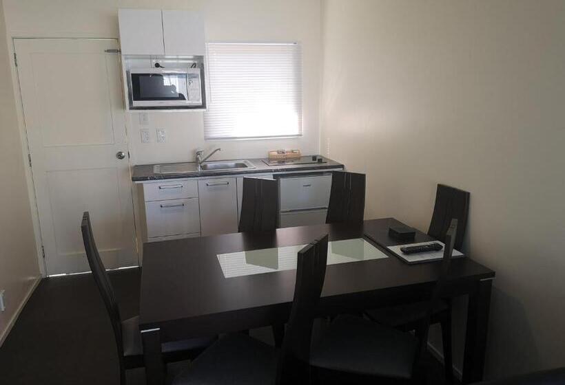 فندق على الطريق Twin Coast Adventures