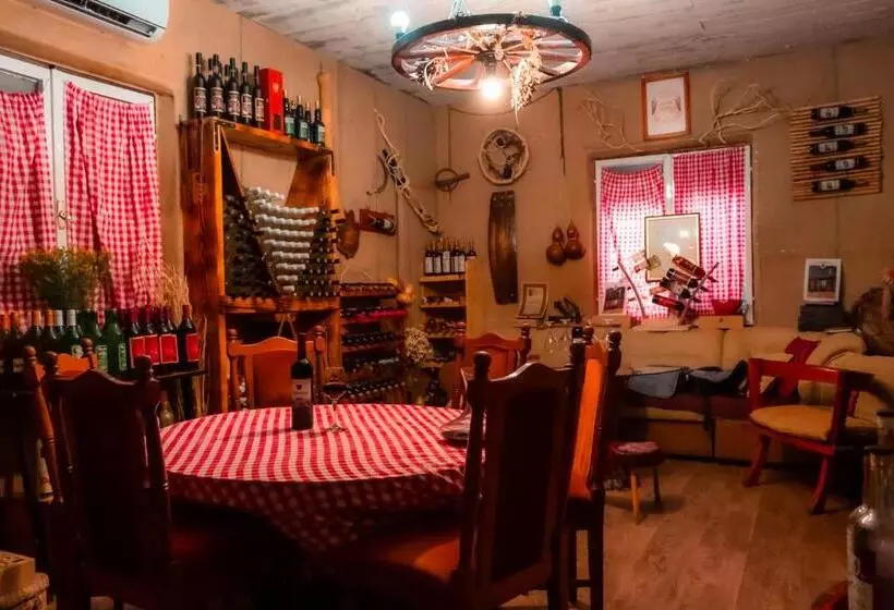 هتل Etno House Mira