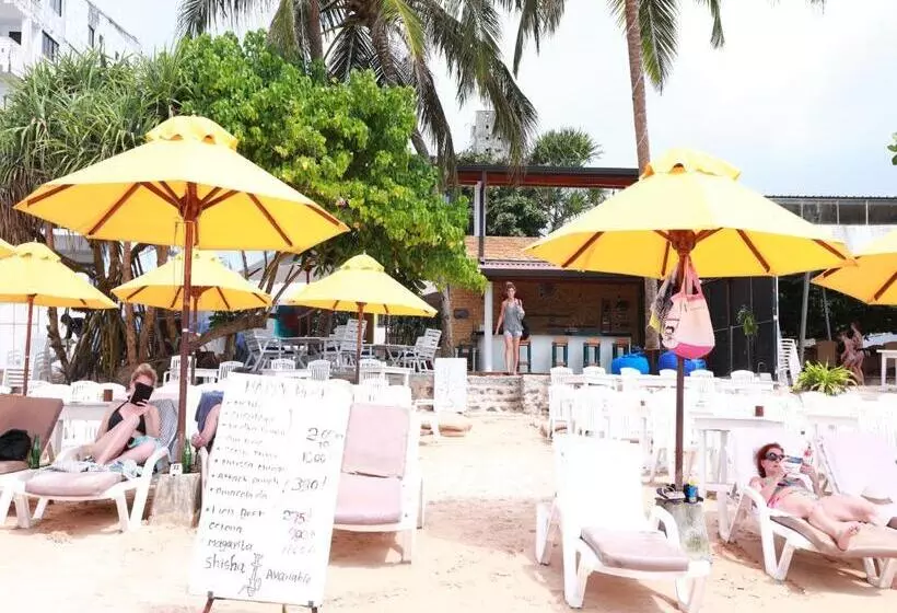 Hotelli Fresh Wave Mirissa   Beach Front