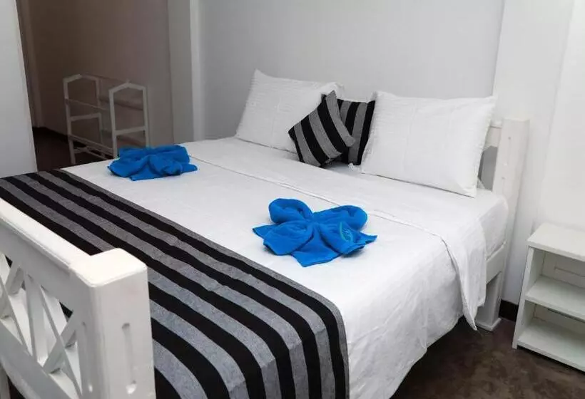 Hotelli Fresh Wave Mirissa   Beach Front