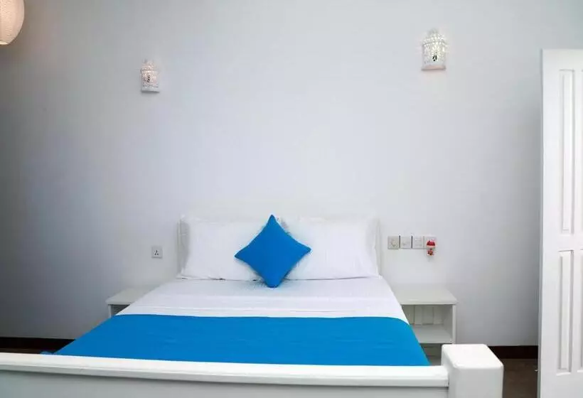 Hotelli Fresh Wave Mirissa   Beach Front