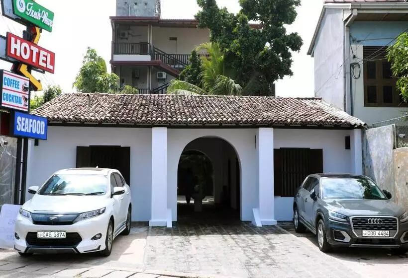 Hotelli Fresh Wave Mirissa   Beach Front