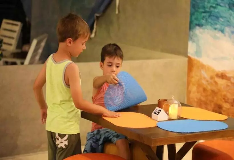 Hotelli Fresh Wave Mirissa   Beach Front