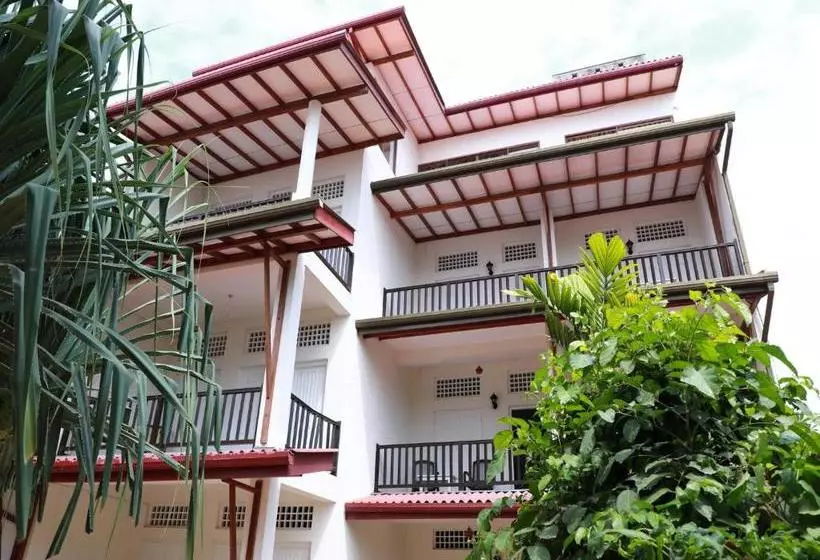 Hotelli Fresh Wave Mirissa   Beach Front