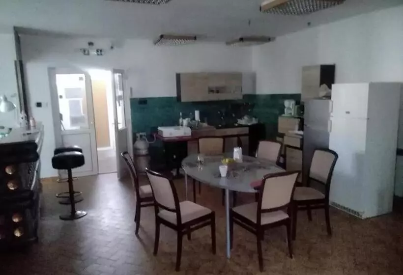 ペンション Parti Sétány Vendégház