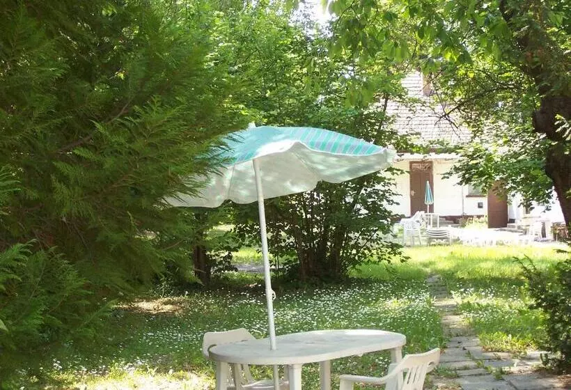 ペンション Parti Sétány Vendégház