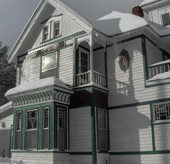 בית מלון כפרי Antique Rose Inn Windham