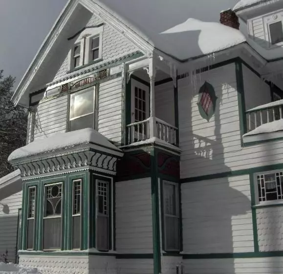 בית מלון כפרי Antique Rose Inn Windham