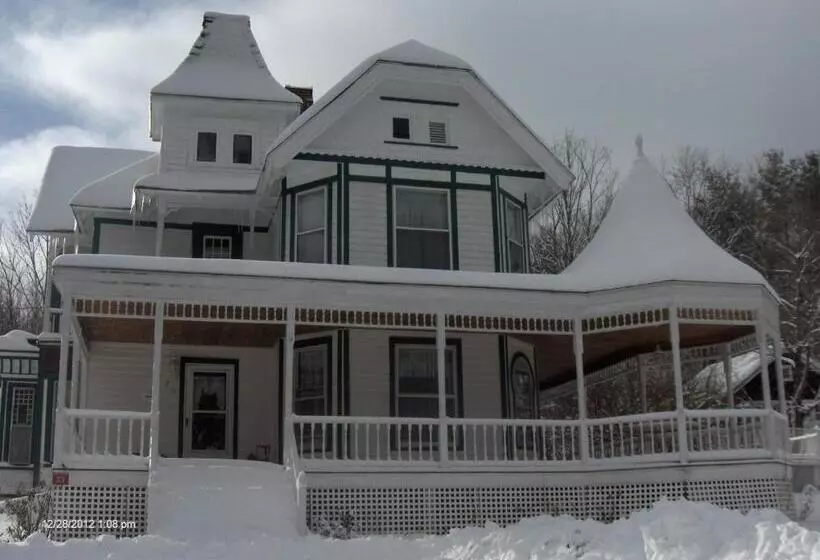 בית מלון כפרי Antique Rose Inn Windham