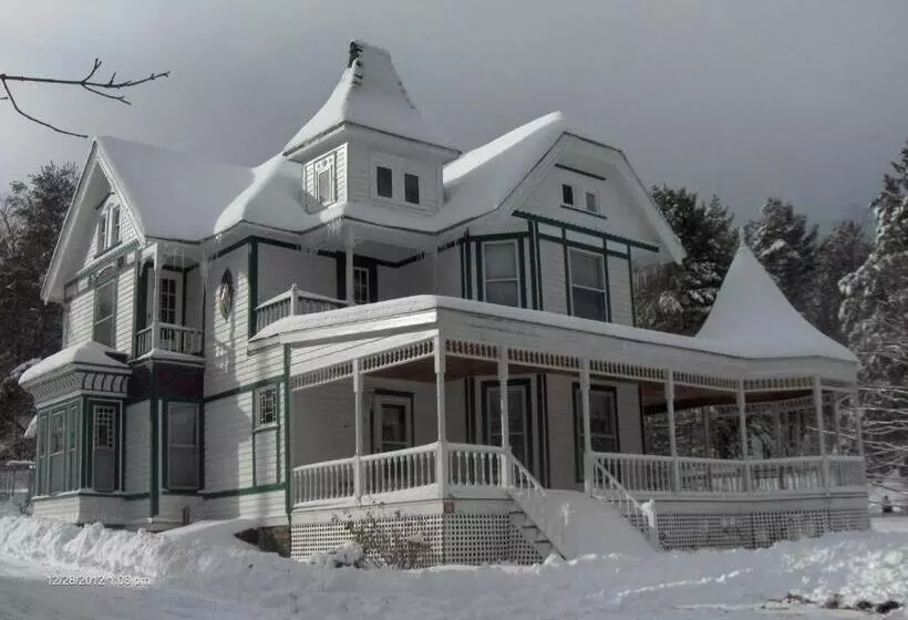 בית מלון כפרי Antique Rose Inn Windham