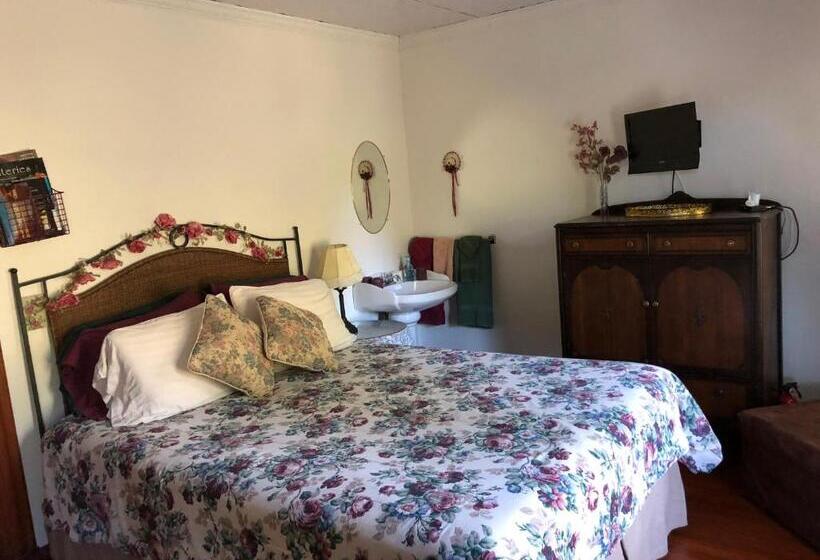 בית מלון כפרי Antique Rose Inn Windham